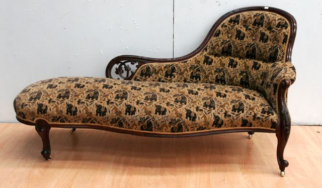 Appraisal: A Victorian mahogany high-ended chaise longue