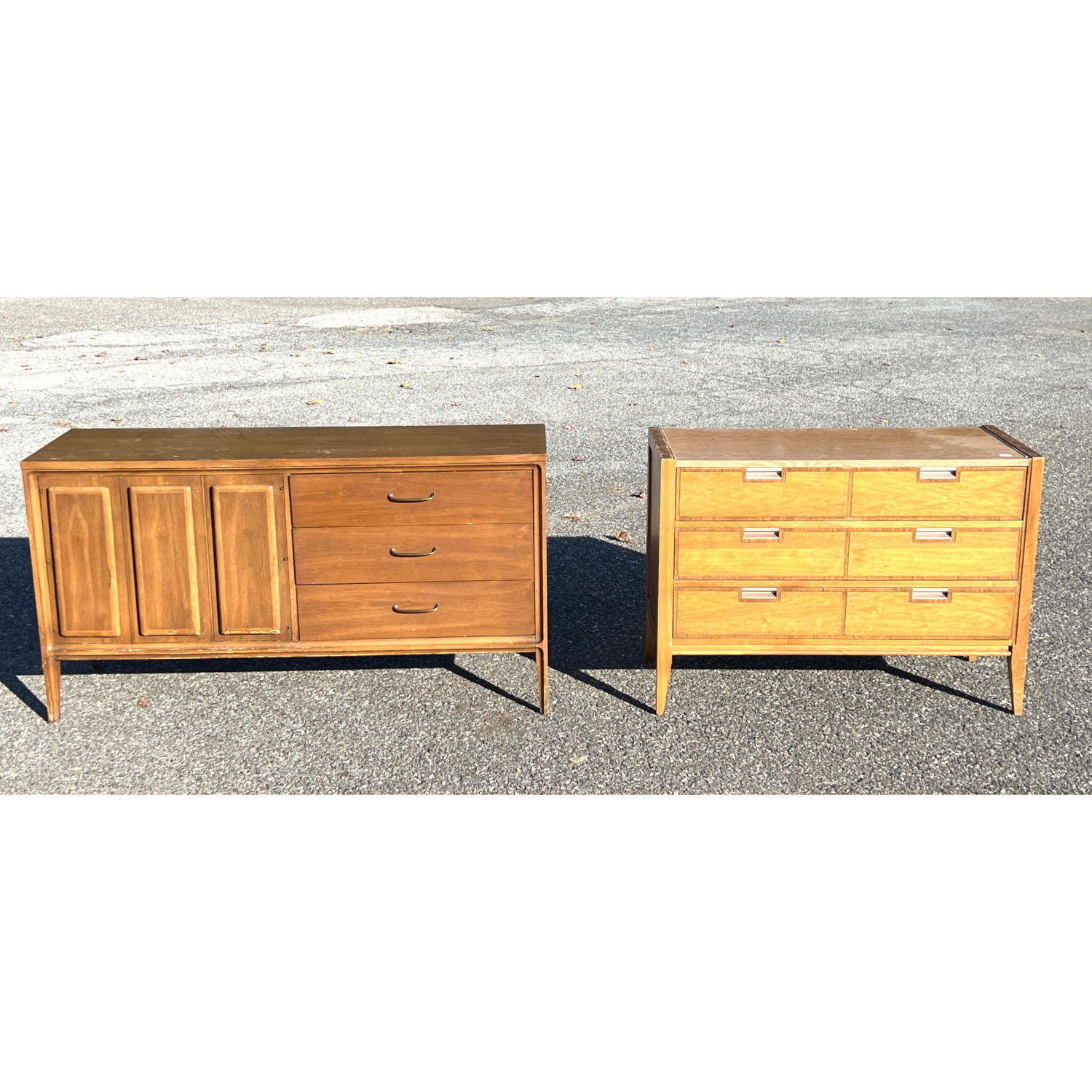 Appraisal: pc Modern Design Dressers BROYHILL PREMIER Forward Series Credenza Dresser