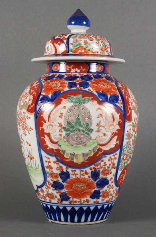 Appraisal: Japanese Imari porcelain covered jar fourth quarter- th century in