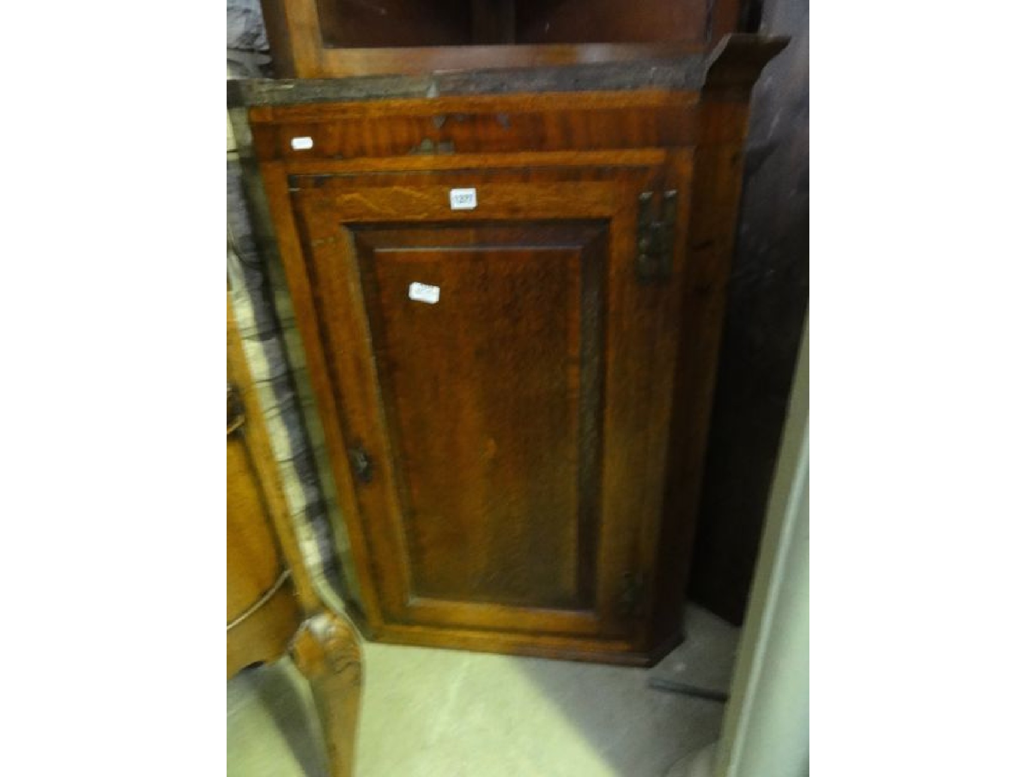 Appraisal: A Georgian oak hanging corner cupboard the fielded panelled door