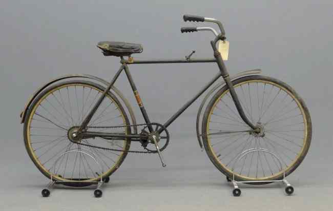 Appraisal: c 's Columbia Sports Tourist light weight bicycle Appears original