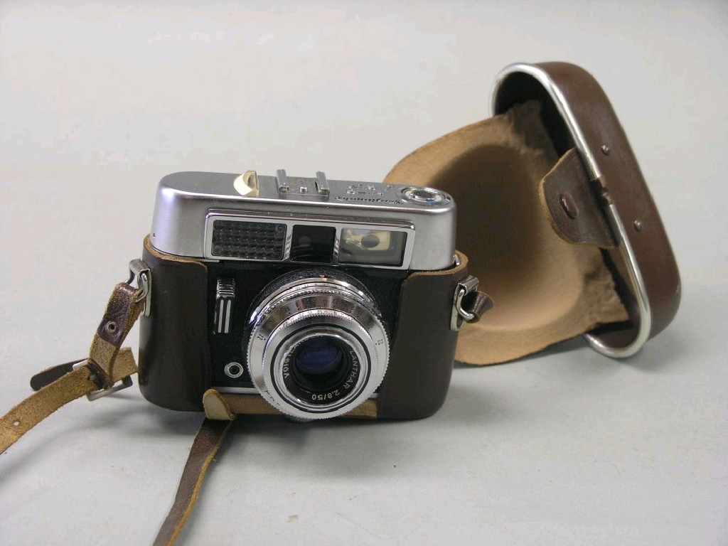 Appraisal: A Voigtlander Vito camera Lanthar lens leather case