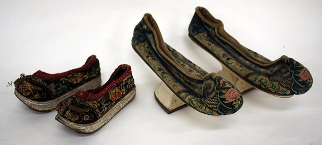 Appraisal: A PAIR OF TH CENTURY CHINESE SILK LINEN WOOD AND