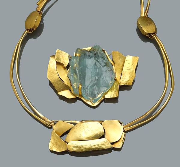 Appraisal: An aquamarine and eighteen karat gold necklace pendant clasp dimensions