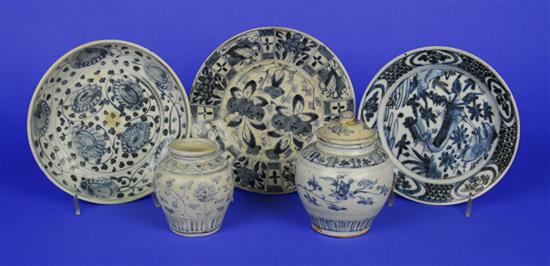 Appraisal: COLLECTION OF FIVE CHINESE BLUE AND WHITE AND ANAMESE EXPORT