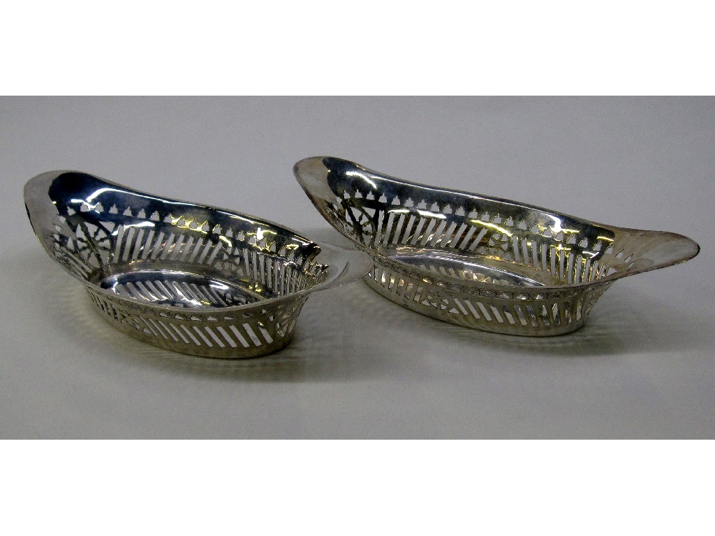 Appraisal: Pair of silver boat shaped dishes Sheffield