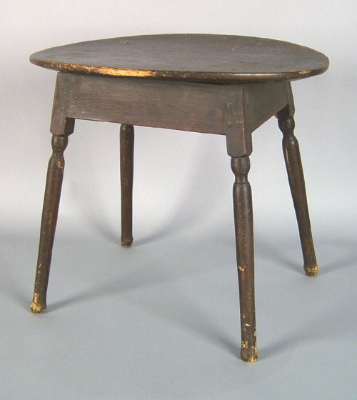 Appraisal: Pine and maple tavern table th c with an oval