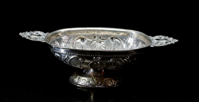 Appraisal: A continental silver twin handled bon bon bowl