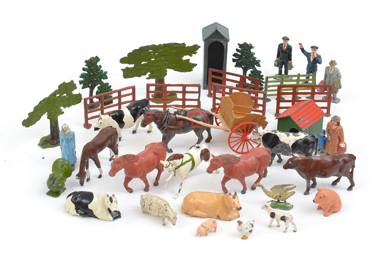 Appraisal: A COLLECTION OF LEAD FARM ANIMALS AND FIGURES BY BRITAIN