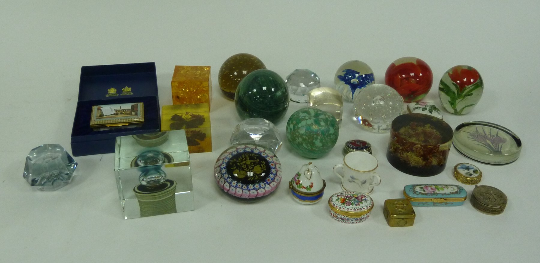 Appraisal: A quantity of Halcyon Days decorative boxes and a quantity