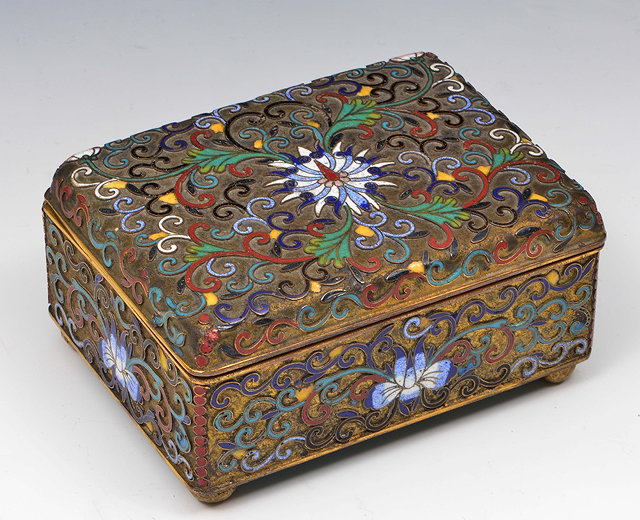 Appraisal: A Chinese gilt metal and enamel small boxlate th Centurywith