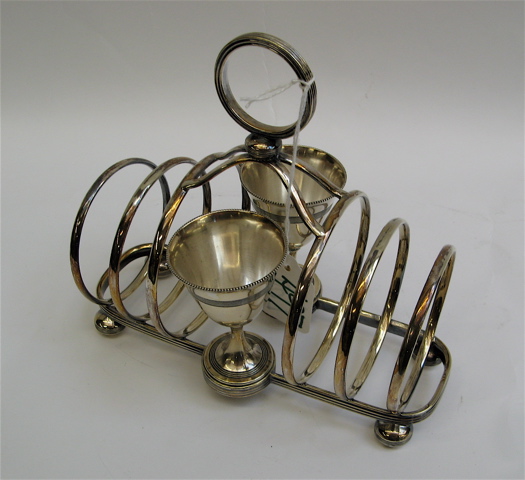 Appraisal: AN ENGLISH SILVER PLATED EGG CUP TOAST RACK having two