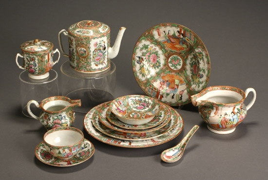 Appraisal: Chinese Export 'Rose Medallion' Assembled Part Dinner Service Tongzhi-Xuantong Period