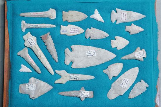 Appraisal: GROUP OF RELICS Assorted spearpoints and arrowheads in various forms