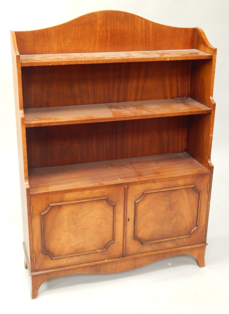 Appraisal: A reproduction mahogany Georgian style waterfall bookcase with arched gallery