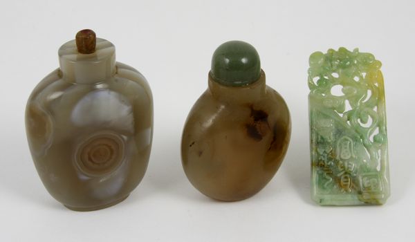 Appraisal: Group of Chinese items including two antique snuff bottles and