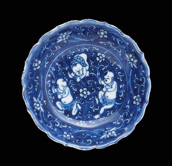 Appraisal: A small blue and white porcelain saucer dish Jiajing Mark