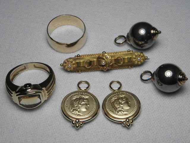 Appraisal: A mixed lot of kt gold jewelry to include a