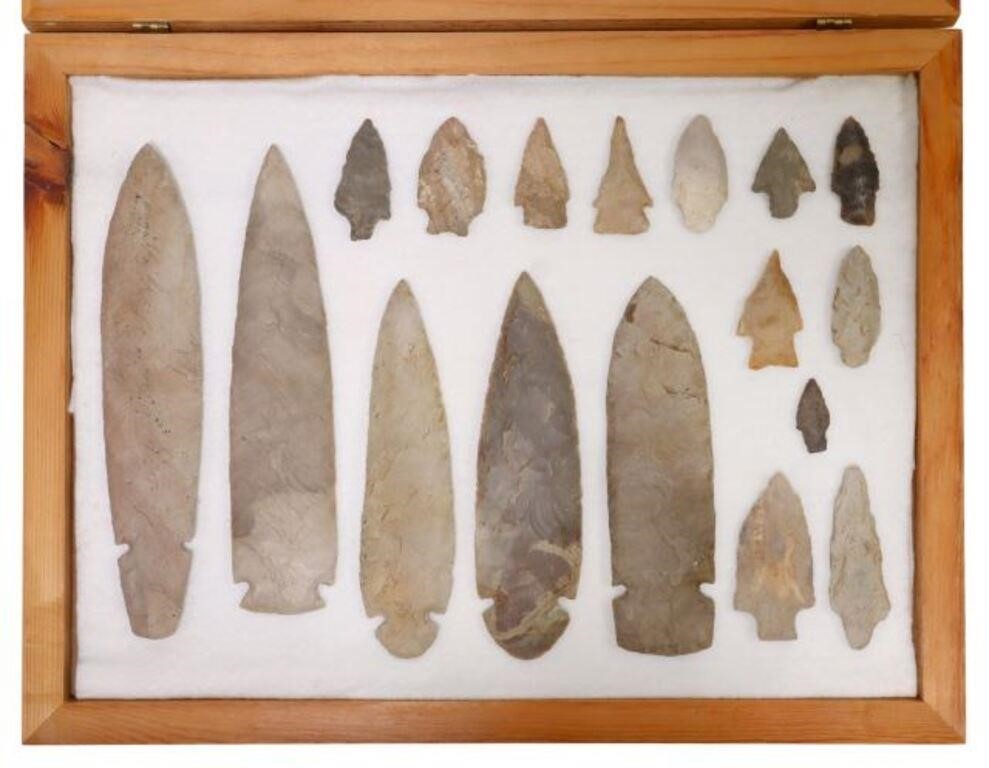 Appraisal: lot of Estate collection of arrowheads largest approx l w