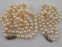 Appraisal: A cultured pearl necklace approx cm pearls approx mm diameter