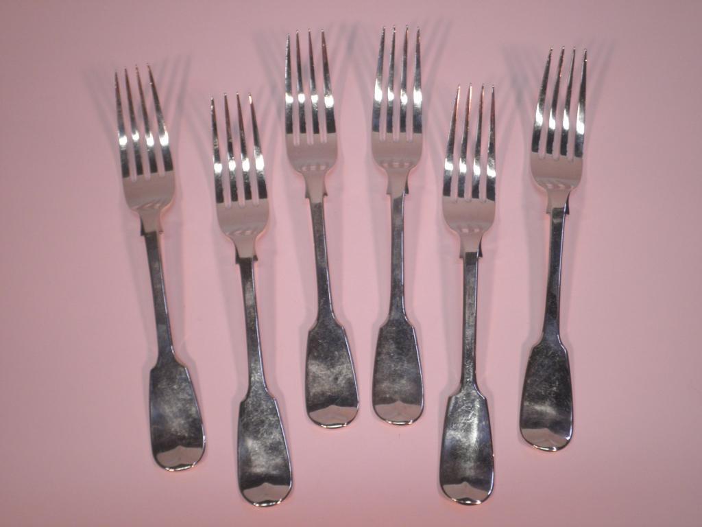 Appraisal: A set of six silver fiddle pattern desert forks London