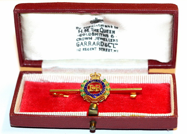 Appraisal: A CT GOLD AND ENAMELLED 'ROYAL ENGINEERS' BAR BROOCH boxed