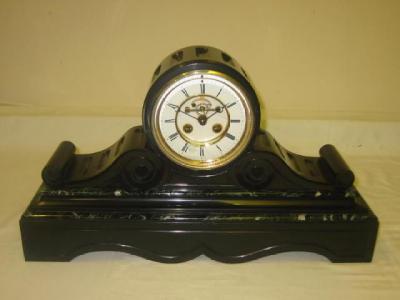 Appraisal: A FRENCH MANTEL CLOCK the eight day drum movement with