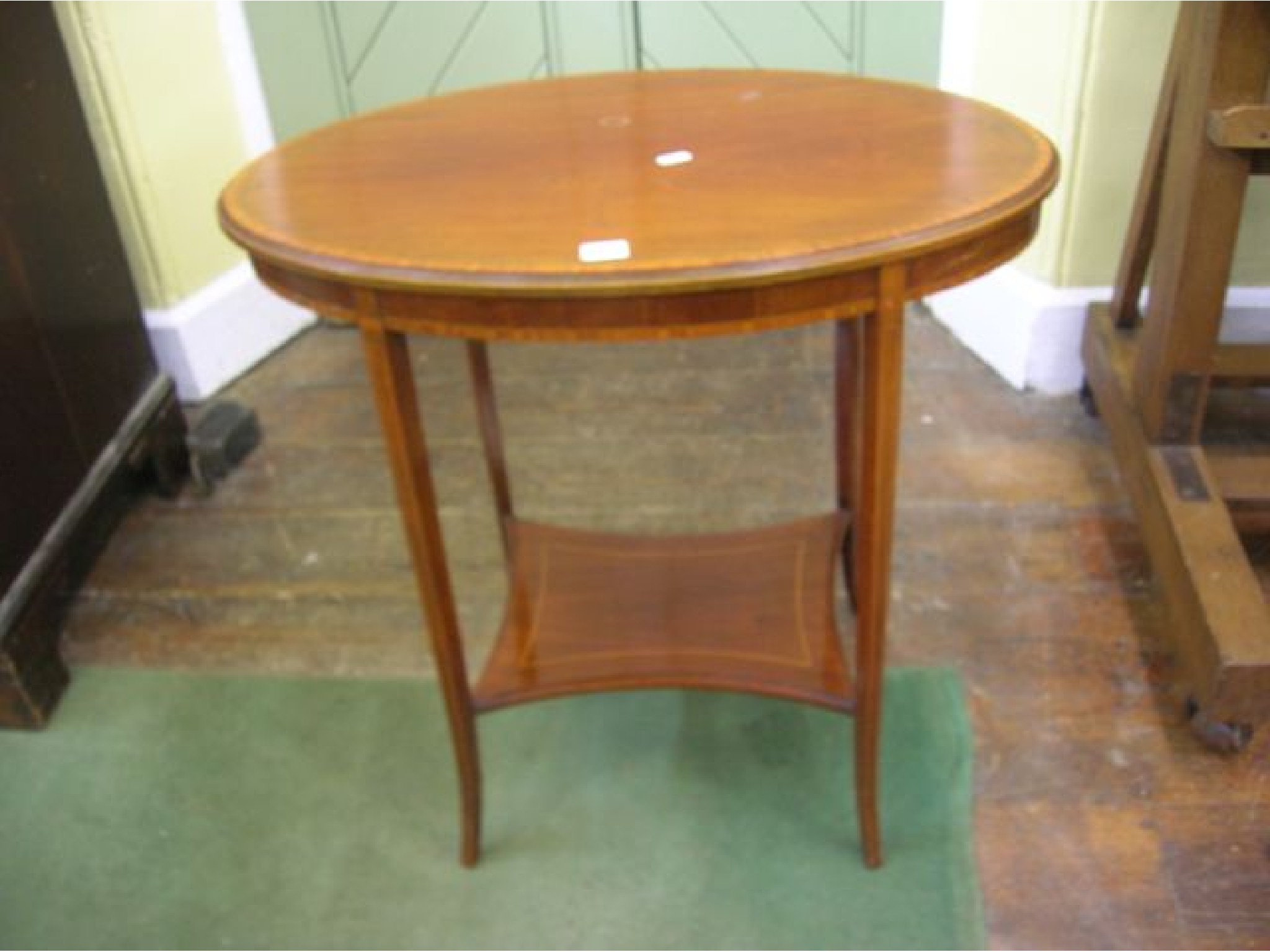 Appraisal: A small Edwardian mahogany occasional table in oval crossbanded in