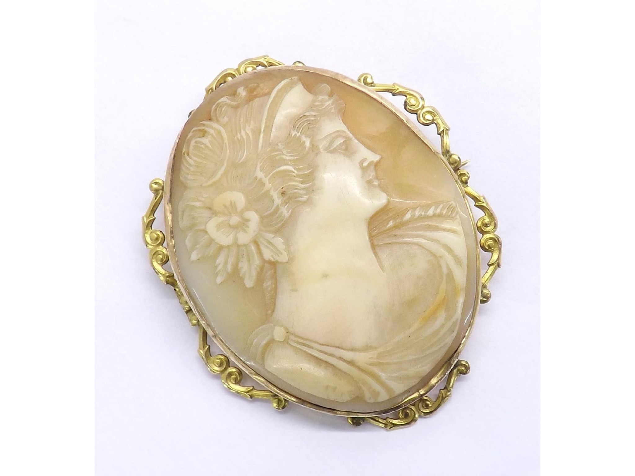 Appraisal: Oval cameo brooch within a ct mount depicting a classical