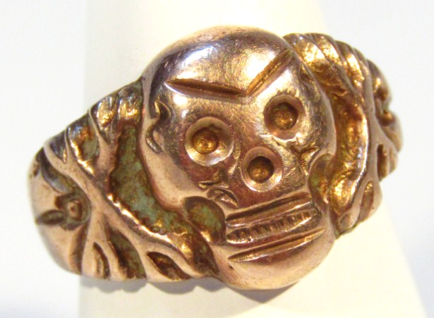 Appraisal: A skull and crossbones ring unmarked yellow metal size Q