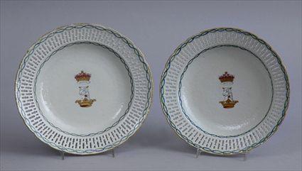 Appraisal: PAIR OF CHINESE EXPORT PORCELAIN ARMORIAL SOUP PLATES Each with