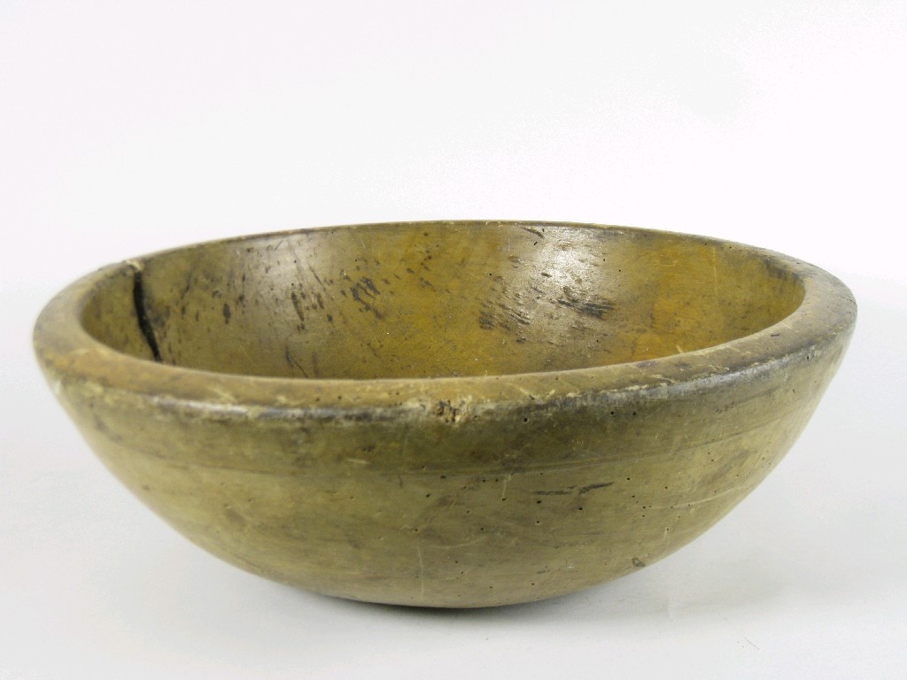 Appraisal: A th century sycamore Dairy Bowl in