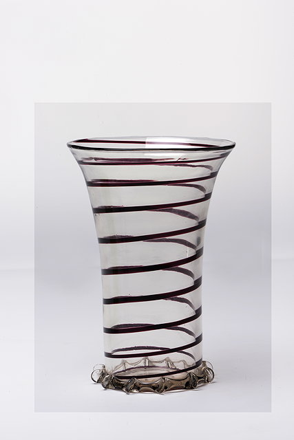 Appraisal: AN EARLY TO MID TH CENTURY CLEAR GLASS VASE with