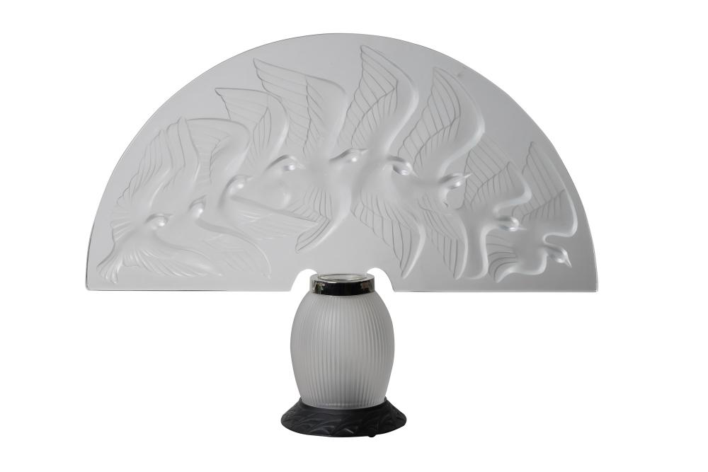 Appraisal: LALIQUE MARIE CLAUDE LALIQUE HOKKAIDO LAMPthe shade signed 'Lalique France'