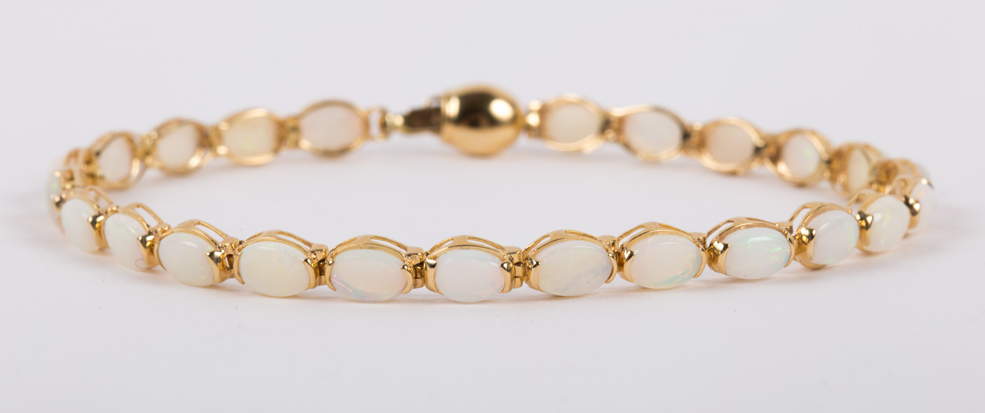 Appraisal: An Opal Bracelet k measuring L