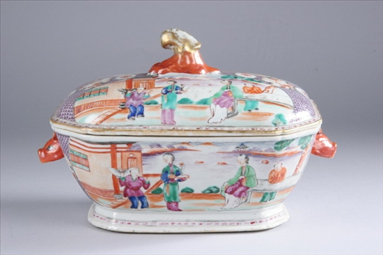 Appraisal: CHINESE EXPORT ROSE MANDARIN PORCELAIN SOUP TUREEN AND COVER Circa