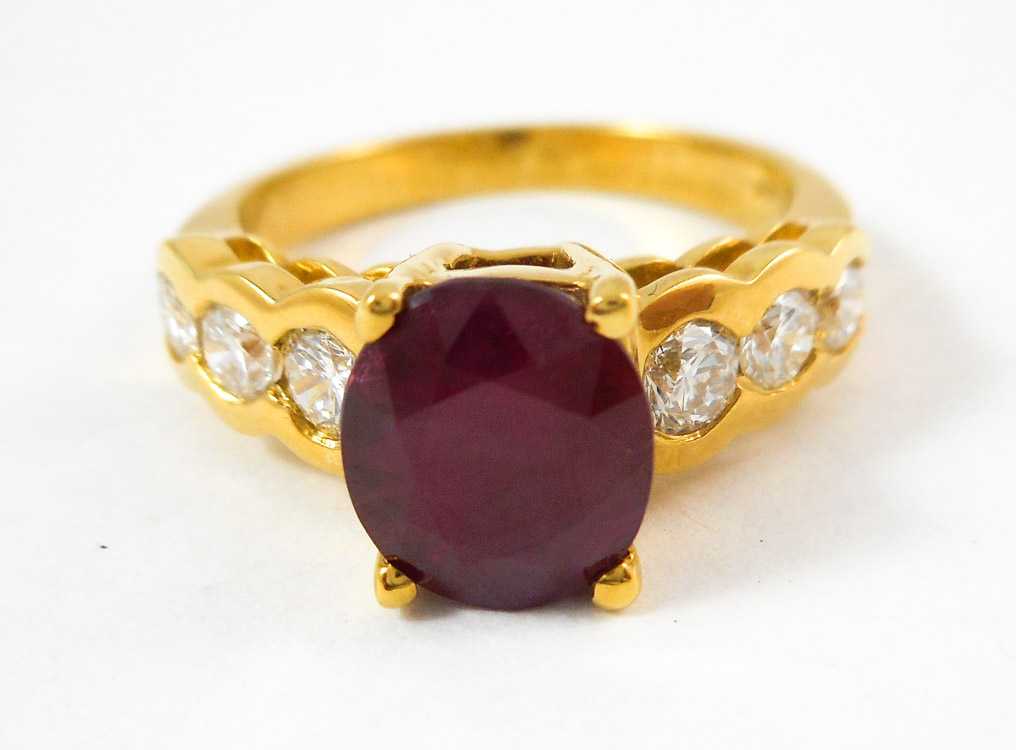 Appraisal: RUBY DIAMOND AND EIGHTEEN KARAT GOLD RING with three round-cut