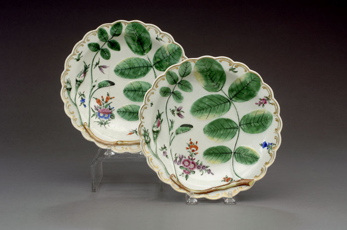 Appraisal: PAIR OF ASSEMBLED WORCESTER PORCELAIN 'BLIND EARL' PATTERN PLATES CIRCA