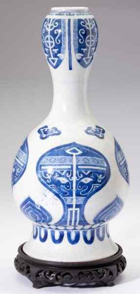 Appraisal: Large Chinese Blue and White Gourd Vaseearly th century with