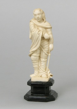 Appraisal: A Continental Carved Ivory Figurine of a Knight A Continental