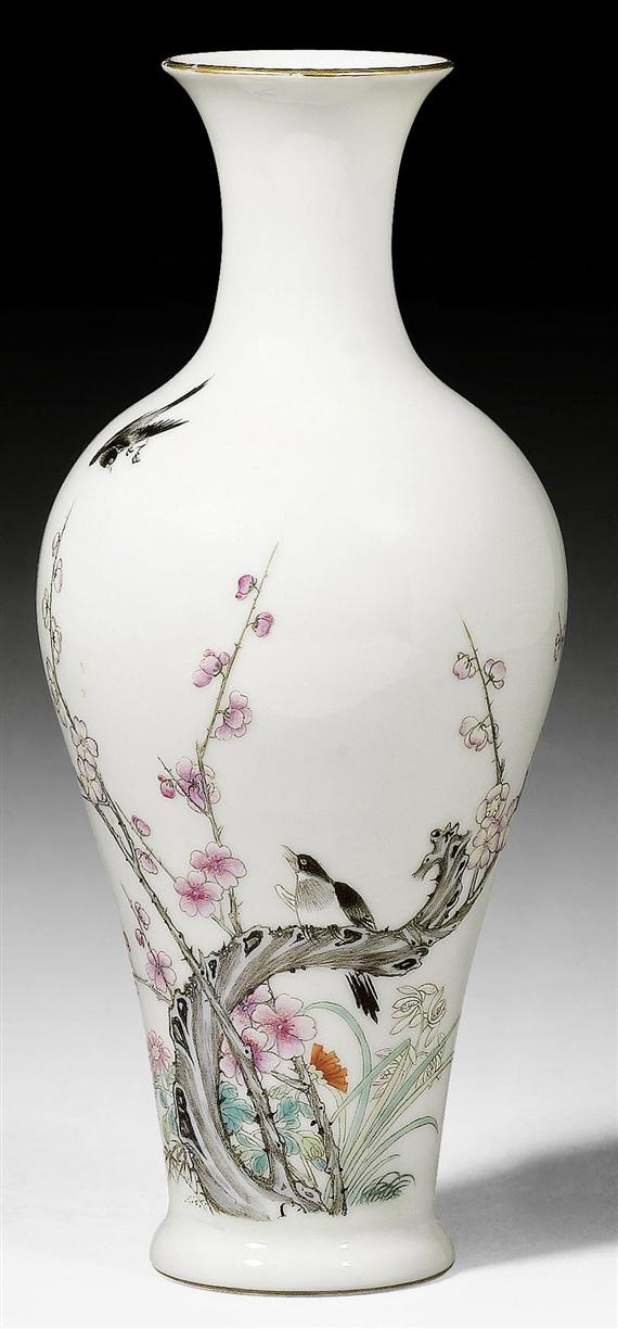 Appraisal: A FINE FAMILLE ROSE VASE DECORATED WITH MAGPIES AND PLUM