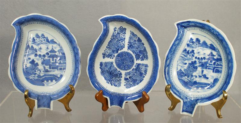 Appraisal: Lot of th c Chinese export porcelain leaf dishes with