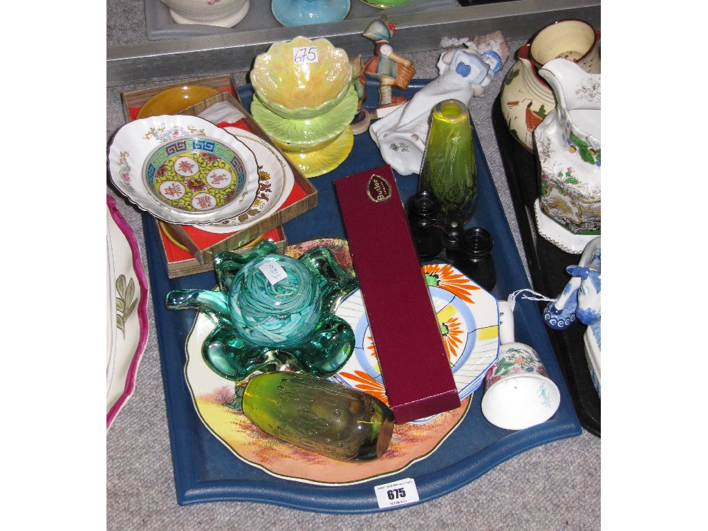 Appraisal: Tray of assorted ceramic and glass items to include Doulton