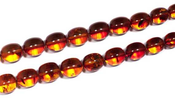 Appraisal: AMBER SAUTOIR Endless sautoir of olive-shaped graduated honey-coloured amber beads