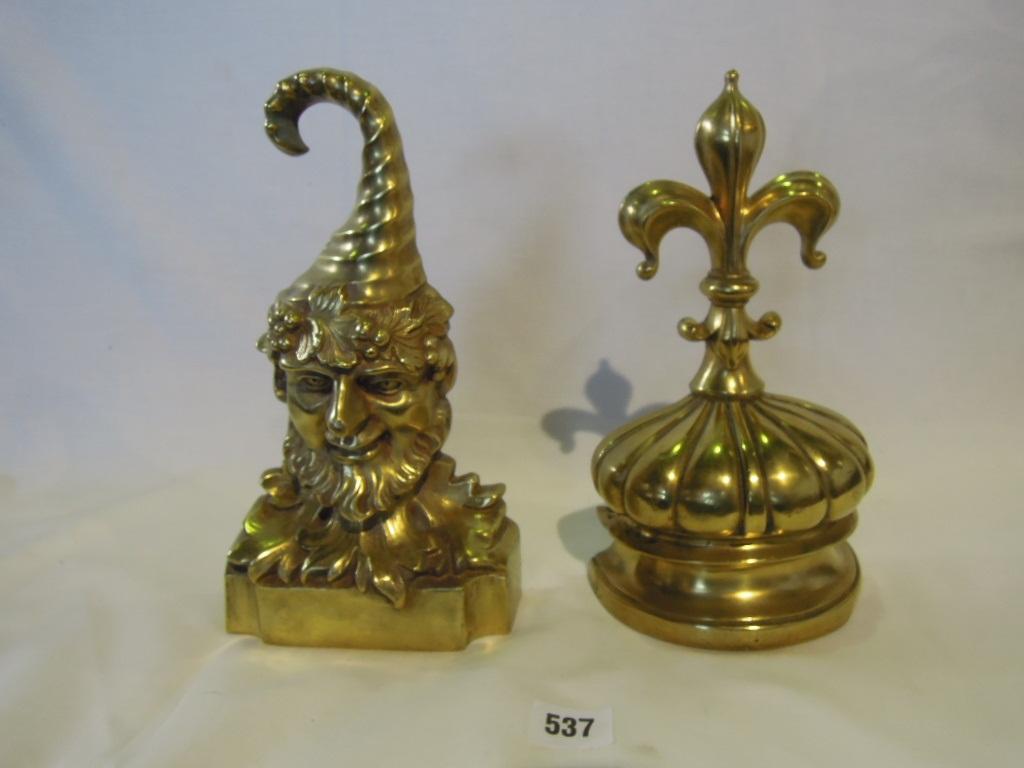 Appraisal: A bronze doorstop in the form of a Joker with