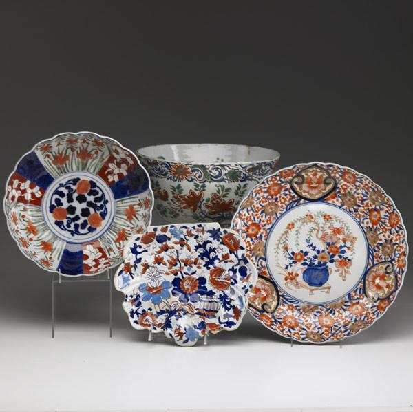 Appraisal: JAPANESE PORCELAIN Mixed lot of four pieces includes three Imari