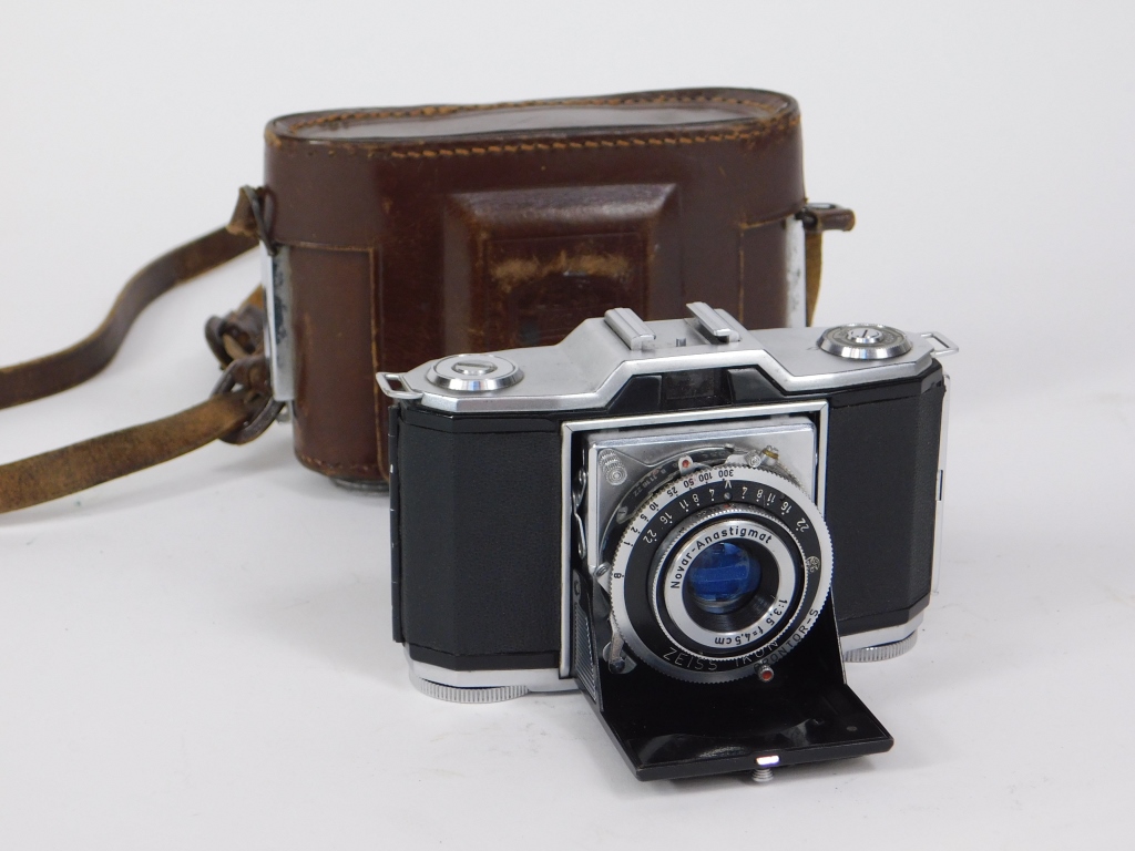 Appraisal: IKONTA ZEISS IKON IKONTA CAMERA Ikonta Zeiss Ikon Ikonta folding