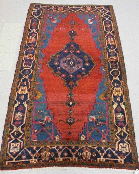 Appraisal: SEMI-ANTIQUE PERSIAN CARPET Hamadan region central medallion on plain red