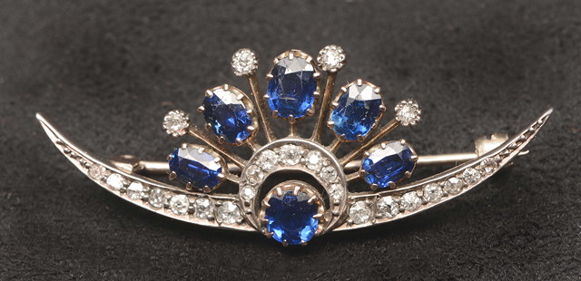 Appraisal: AN EDWARDIAN SAPPHIRE AND DIAMOND CRESCENT BURST BROOCH set with