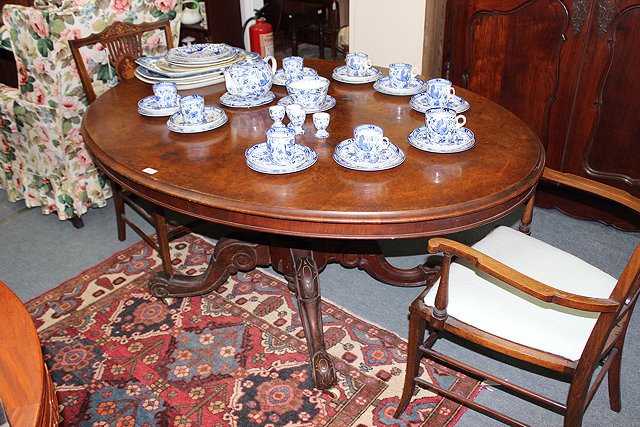 Appraisal: A VICTORIAN OVAL WALNUT LOO TABLE cm wide